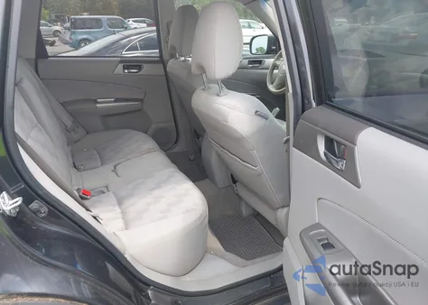 2010 Subaru Forester 2.5X Premium z USA, uszkodzony, nr VIN JF2SH6CC9AH706754